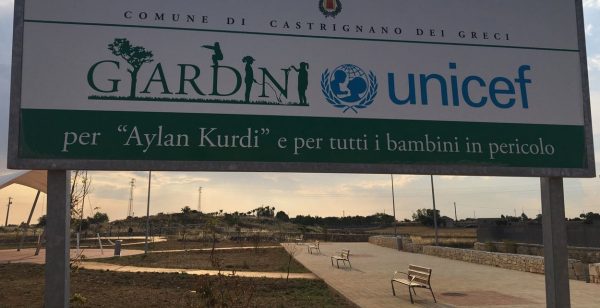 Collaborazione con unicef ed il comune di castrignano dei greci e’ stato realizzato un parco in memoria di aylan kurdi