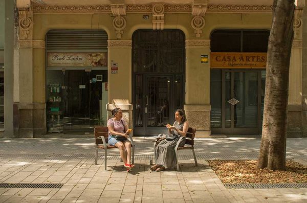 Transformación urbana con la colección  NEOBARCINO en las ‘Superilles’ de Barcelona